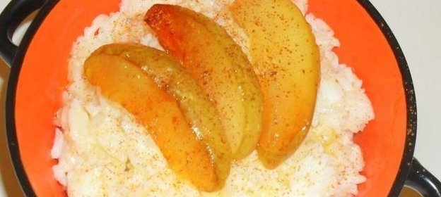 Молочная каша рисовая с яблоками