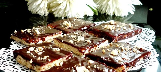 Ореховое печенье (или пирожное?) с шоколадной глазурью