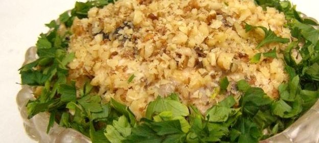 Салат с грибами и черносливом