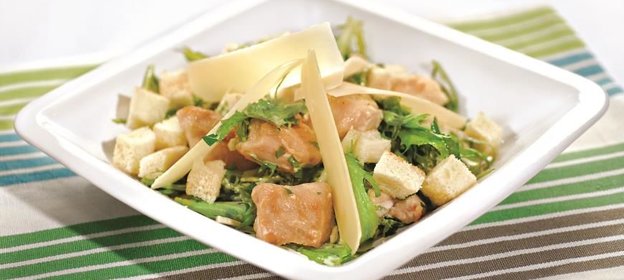 Салат с жареным цыпленком