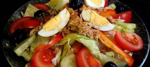 Салат с консервой