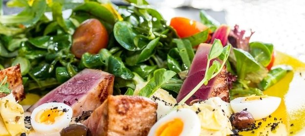 Салат «Нисуаз» с розовым тунцом