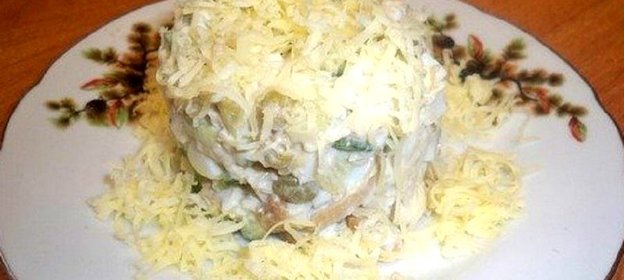 Салат из курицы с острым соусом