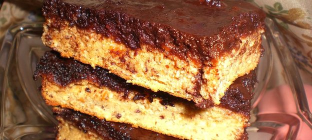 Манный пирог на ряженке с шоколадной заливкой