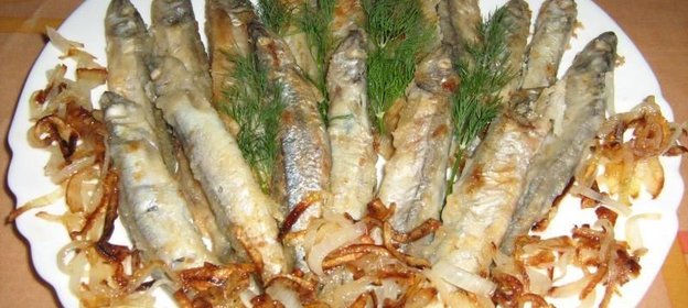 мойва жареная на сковороде с луком