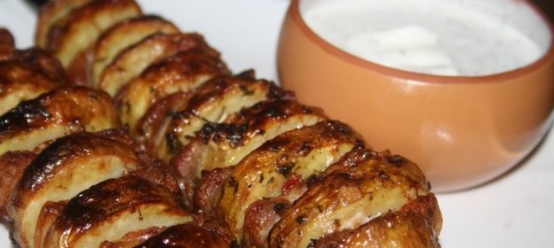 Картофельный кебаб с беконом, чесноком и пряными травами