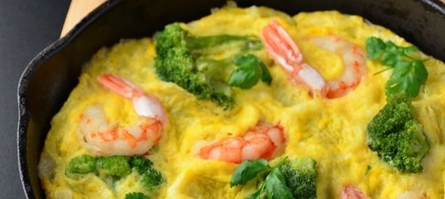 Фритатта с креветками и брокколи