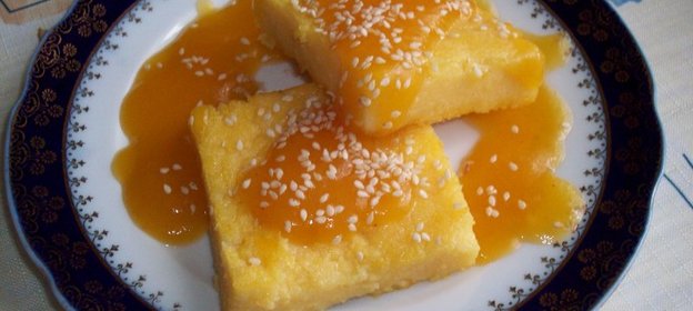 Полента (мамалыга) с соусом из кураги