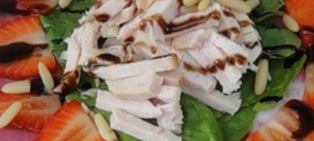 Салат Клубничный поцелуй