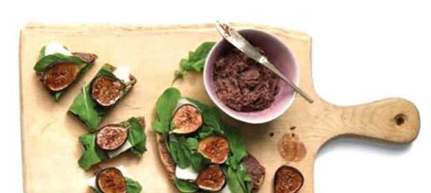 Сэндвичи с инжиром, аругулой и пармезаном