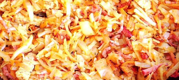 Острая тушеная капуста с мясом