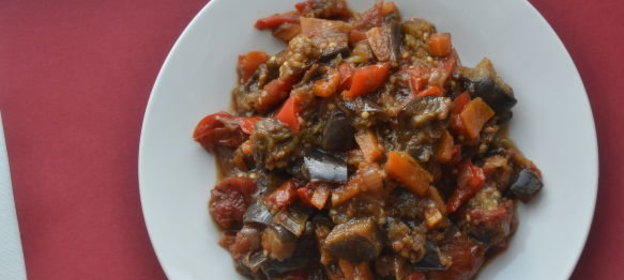 Соте из баклажанов, перца и помидоров