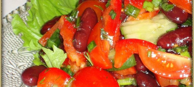 Салат из фасоли с помидорами