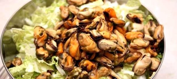 Салат с мидиями