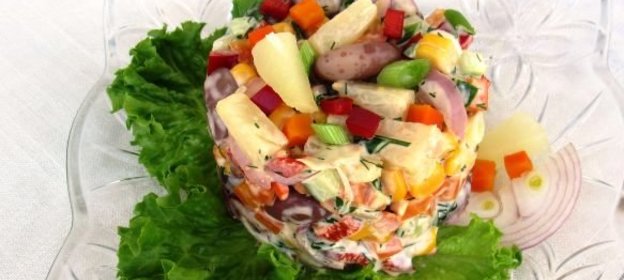 Праздничный салат с ананасом