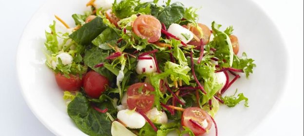 Салат с моцареллой