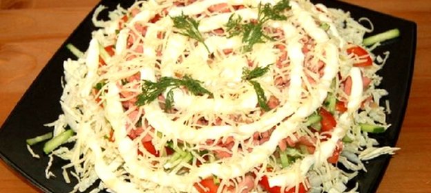 Салат из пекинской капусты и колбасы