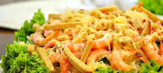 Салат Цезарь слоеный