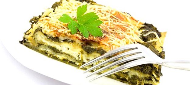 Лазанья из шпината и сыра с кедровыми орешками