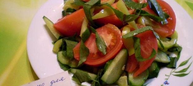 Овощной салат со свекольной ботвой