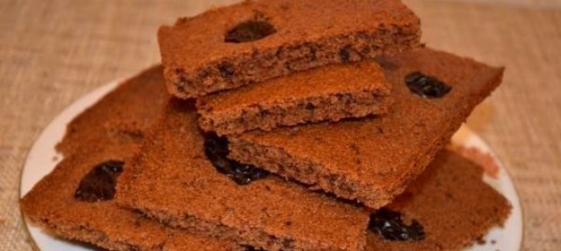 Шоколадный манник с черносливом