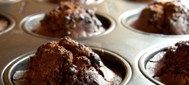 Шоколадные кексы с черникой