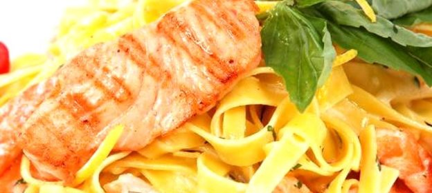 Паста с лососем и луком