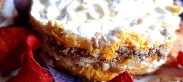 Салат слоеный печеночный с опятами