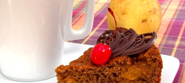 Шоколадный пирог с карамелизированными грушами