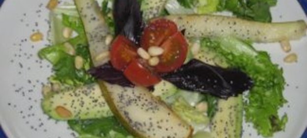 Салат с грушей