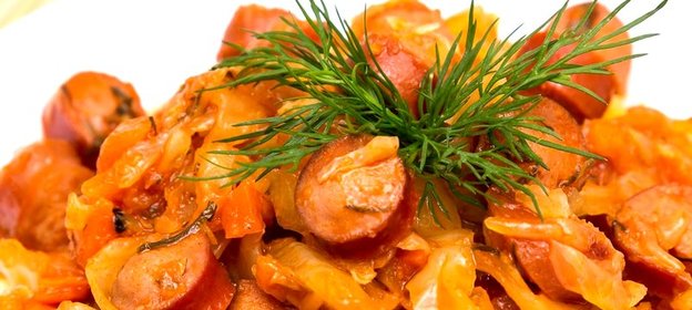 Тушеная кислая капуста с сосиской