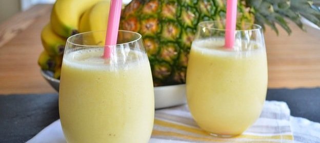 Смузи с ананасом и бананом