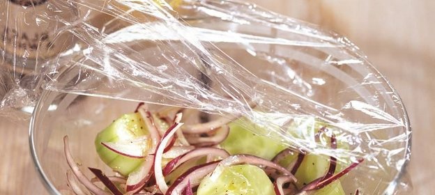 Салат из огурцов и красного лука