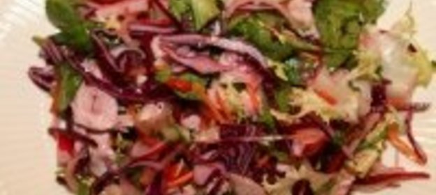 Салат из красной капусты с индейкой