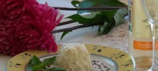 Семифредо с пряной грушей и пармезаном