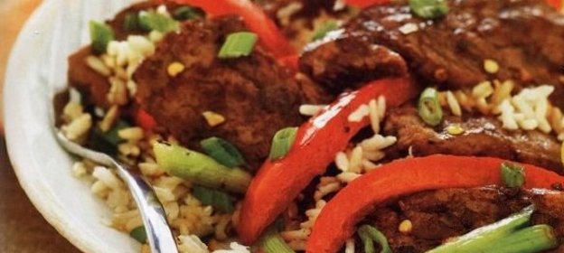 Говяжий стейк с рисом и болгарским перцем