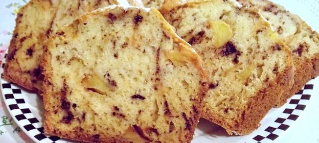 Кекс с яблоками и шоколадом