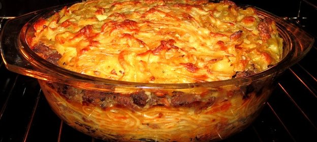 Запеканка со спагетти и мясной прослойкой