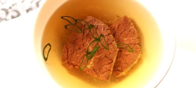 Ароматный говяжий бульон с гвоздикой