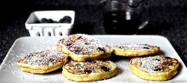 Черничные оладьи с йогуртом