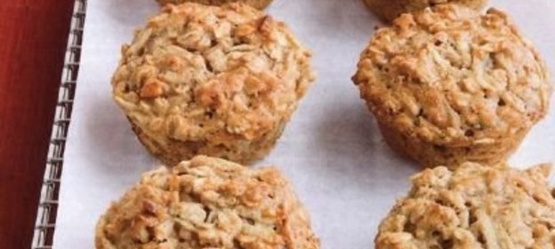 Овсяные маффины с яблоками и орехами