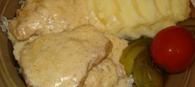 Свиная вырезка в сметанно-грибном соусе