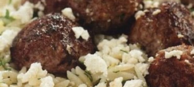 Бульон из подрумяненных овощей с клецками из манной каши и листьев шпината