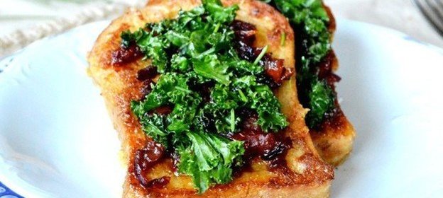 Обжаренный в сливках хлеб с луковым конфитюром