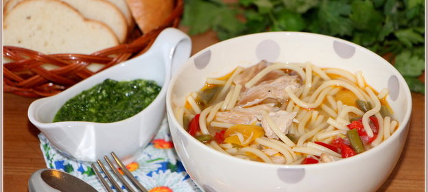 Средиземноморский суп с кроликом, овощами и Spaghetti