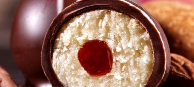 Марципановые конфеты с вишней