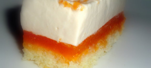 Бисквитно-желейный апельсиново-яблочный десерт