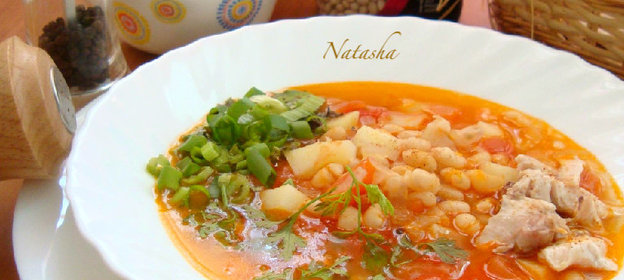 Томатный суп с фасолью на курином бульоне