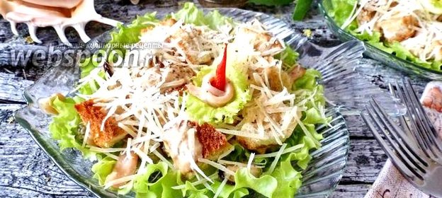 Салат Цезарь с морепродуктами