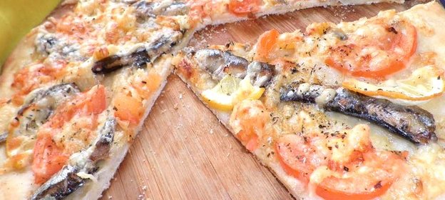 Пицца со шпротами